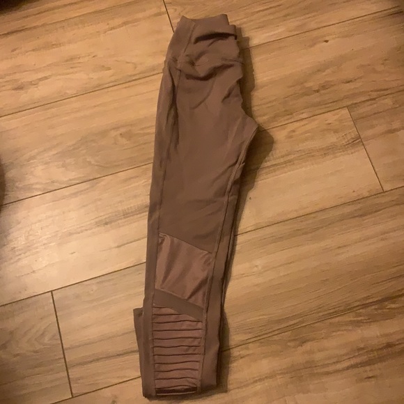 Alo blush pink/ lavender motto leggings - Picture 7 of 7